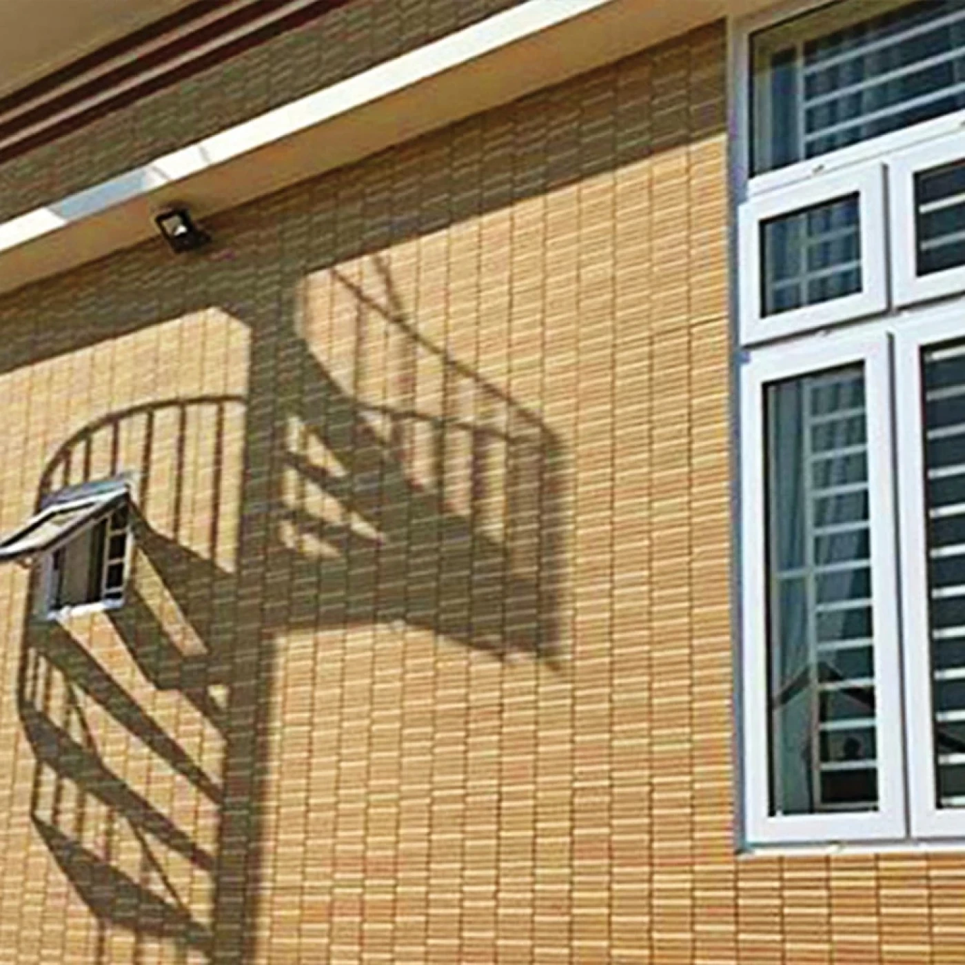 phoi canh gach op lat inax 1525eac 2