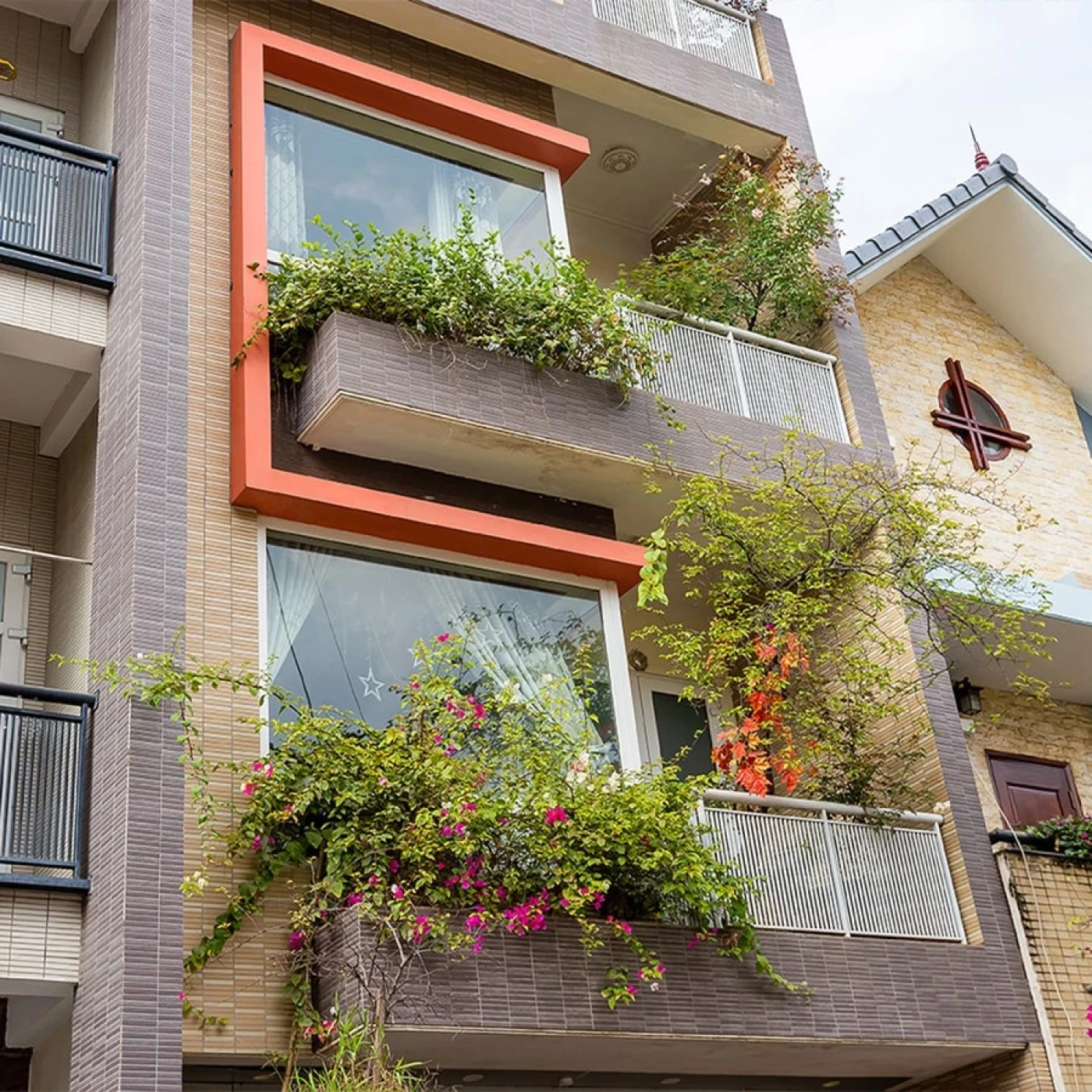 phoi canh gach op lat inax 1525eac 4 1