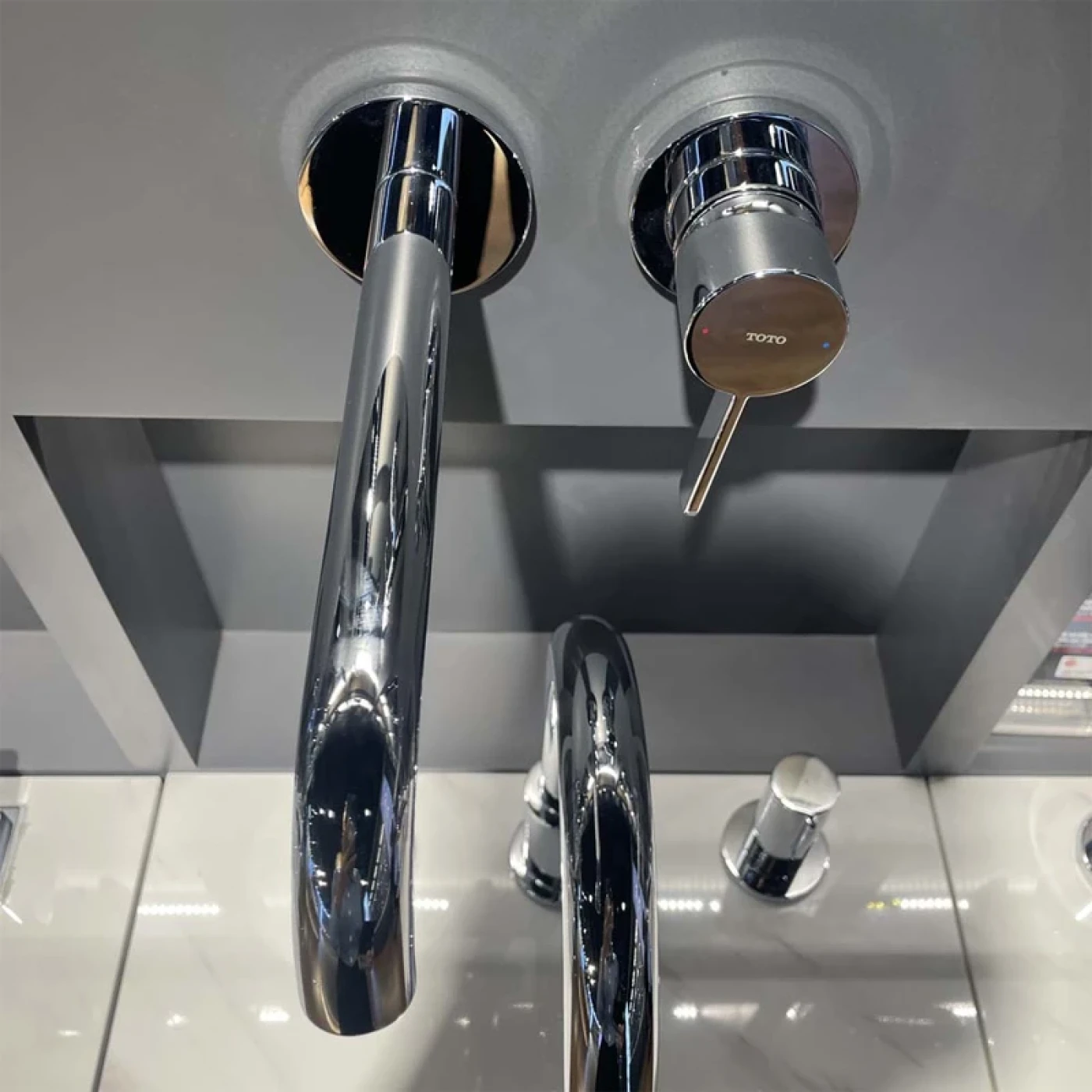 vo chau toto tlg11308ba sang trong