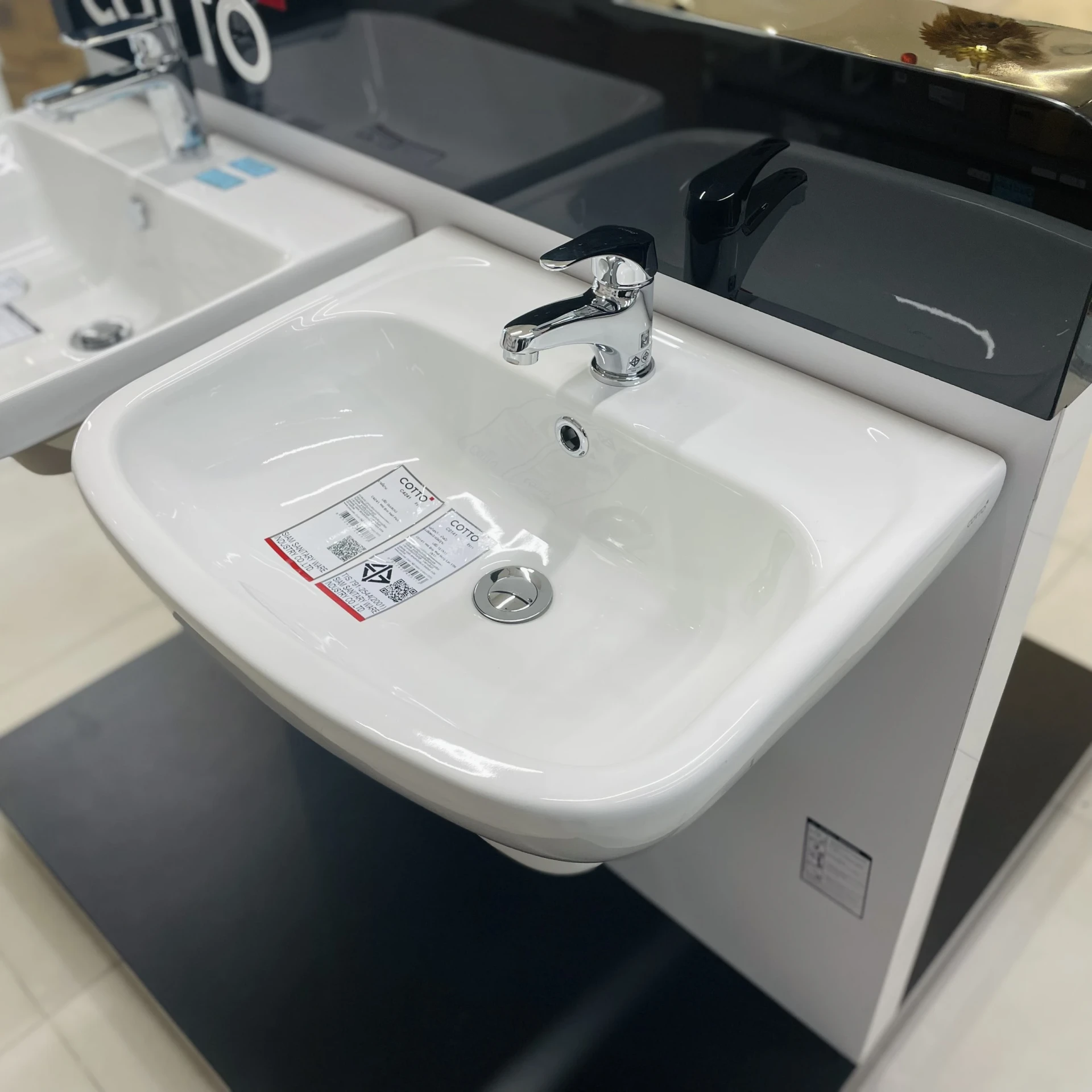 Ảnh Chậu rửa treo tường Cotto C0141 4