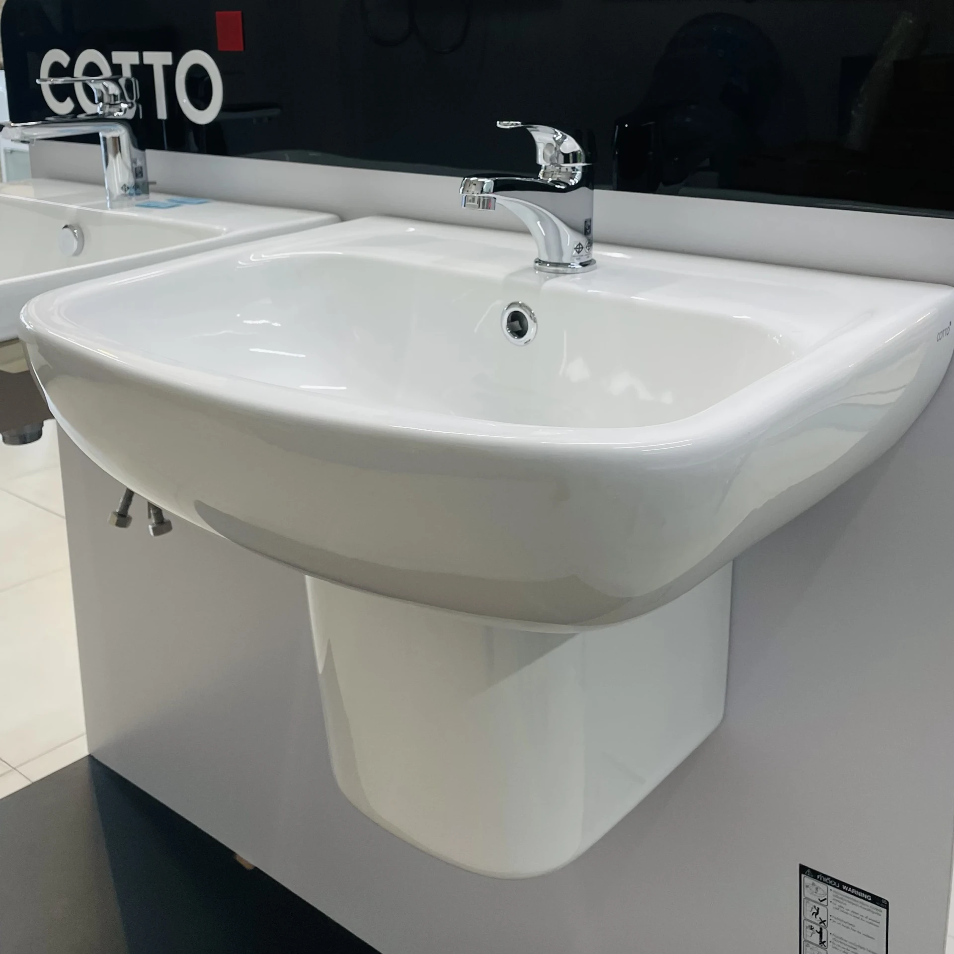 Ảnh Chậu rửa treo tường Cotto C0141 3