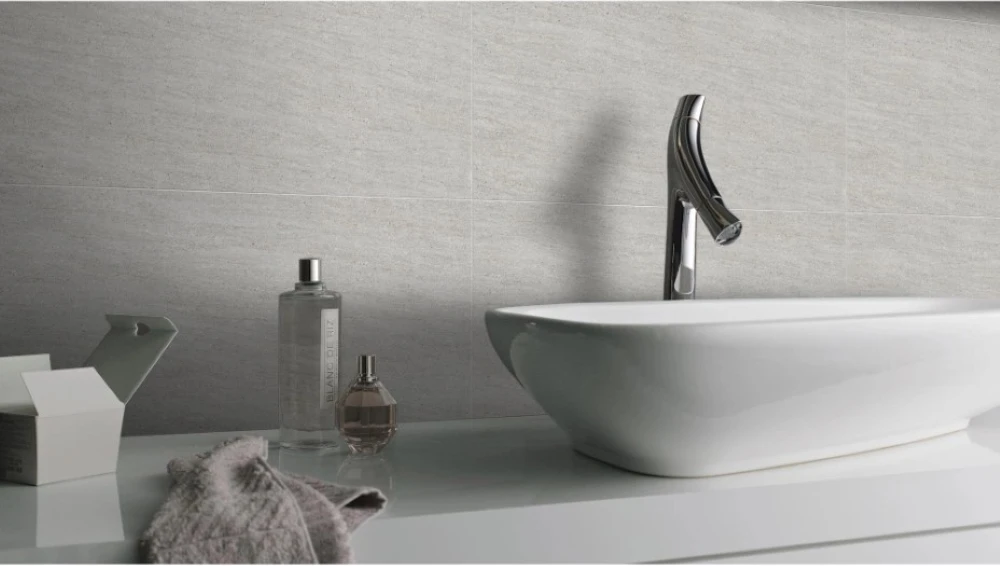 gach eurotile 30x60 voc g02 op lat nha tam 1
