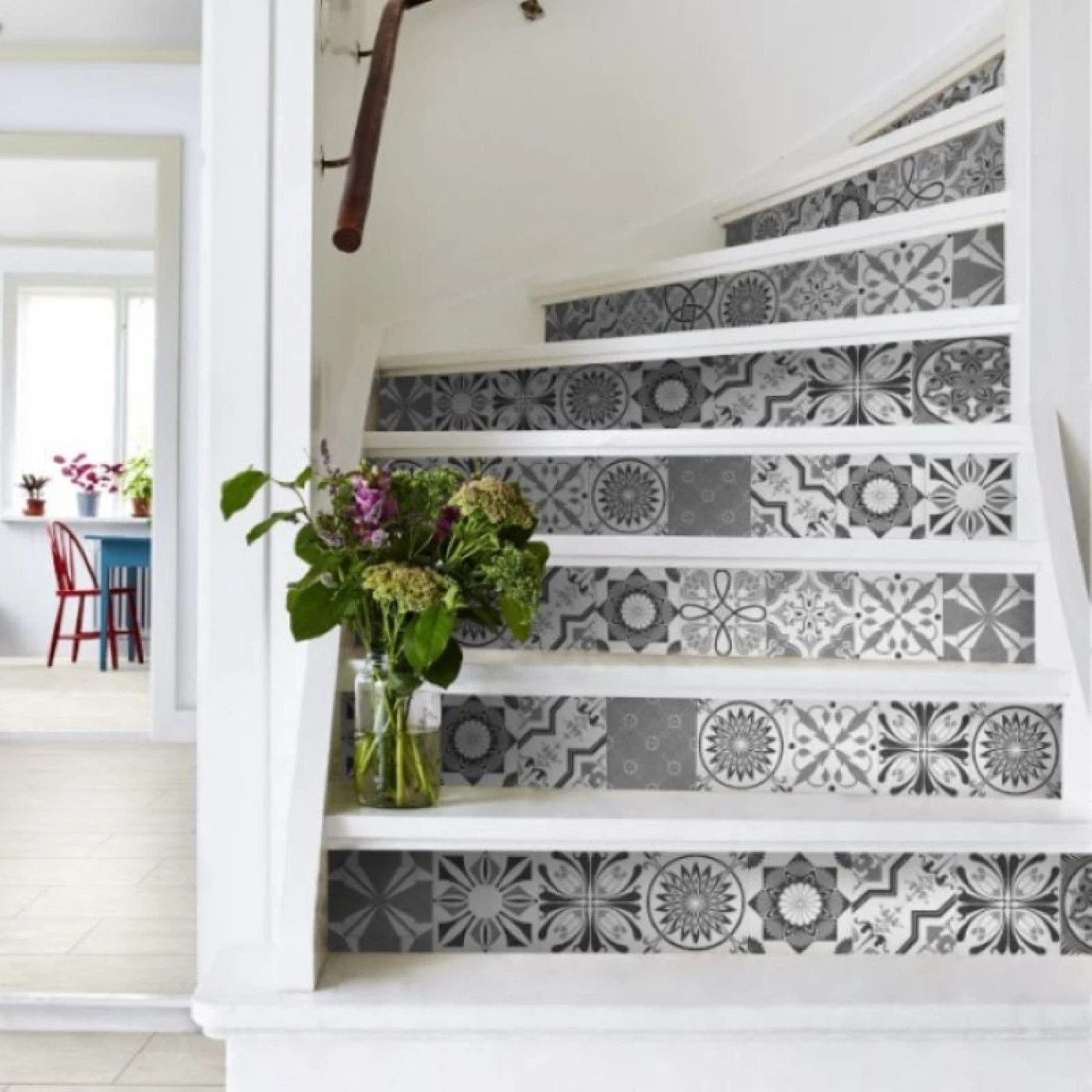 gach bong viglacera platinum 12 mua hoa op cau thang