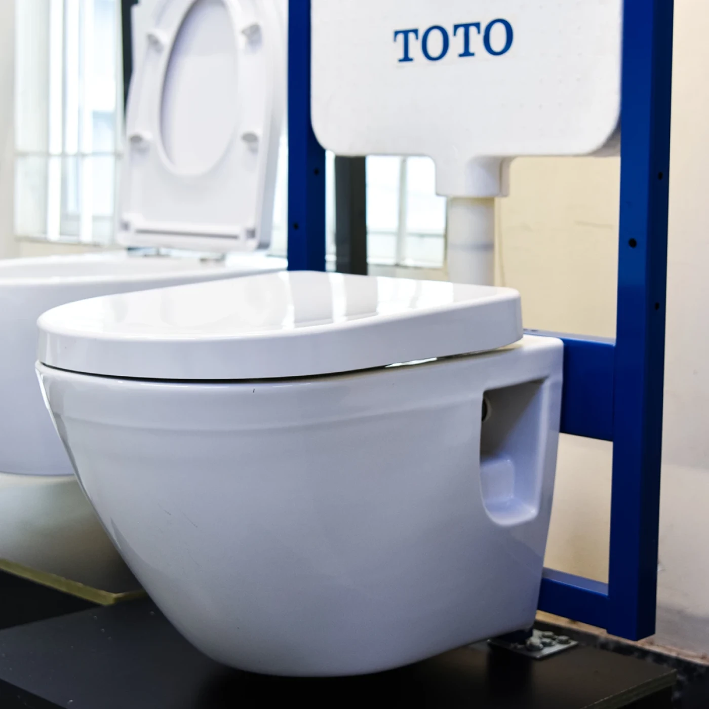 bon cau treo tuong nap em toto cw762 tc384cvk 1