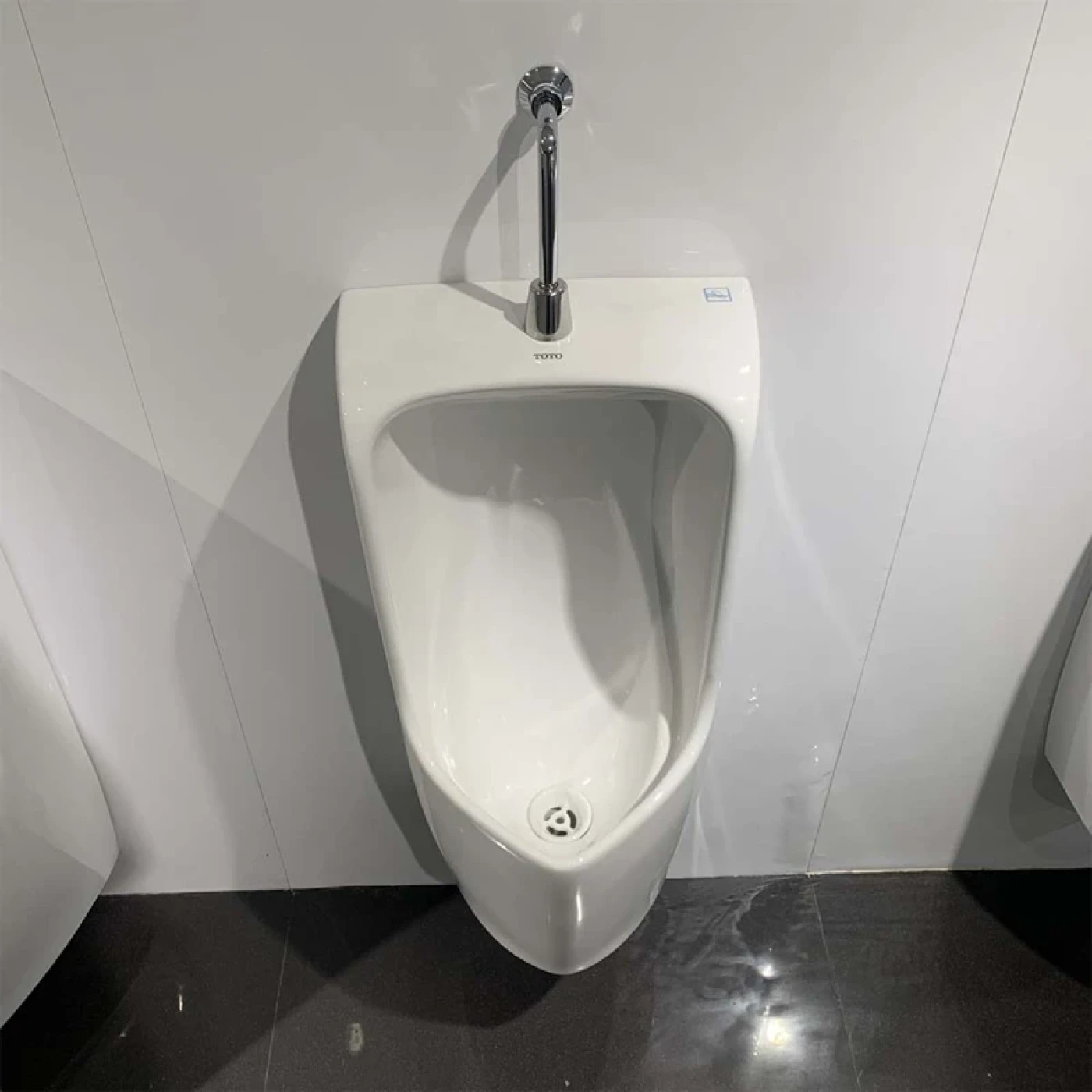 bon tieu nam toto ut570t