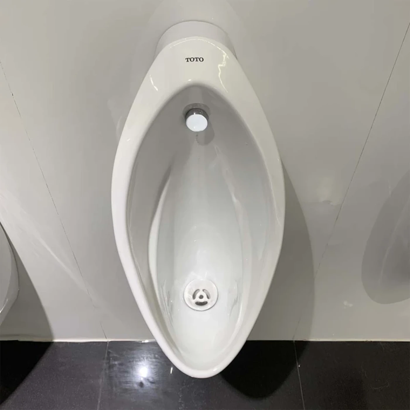 bon tieu toto ut904hr chat luong