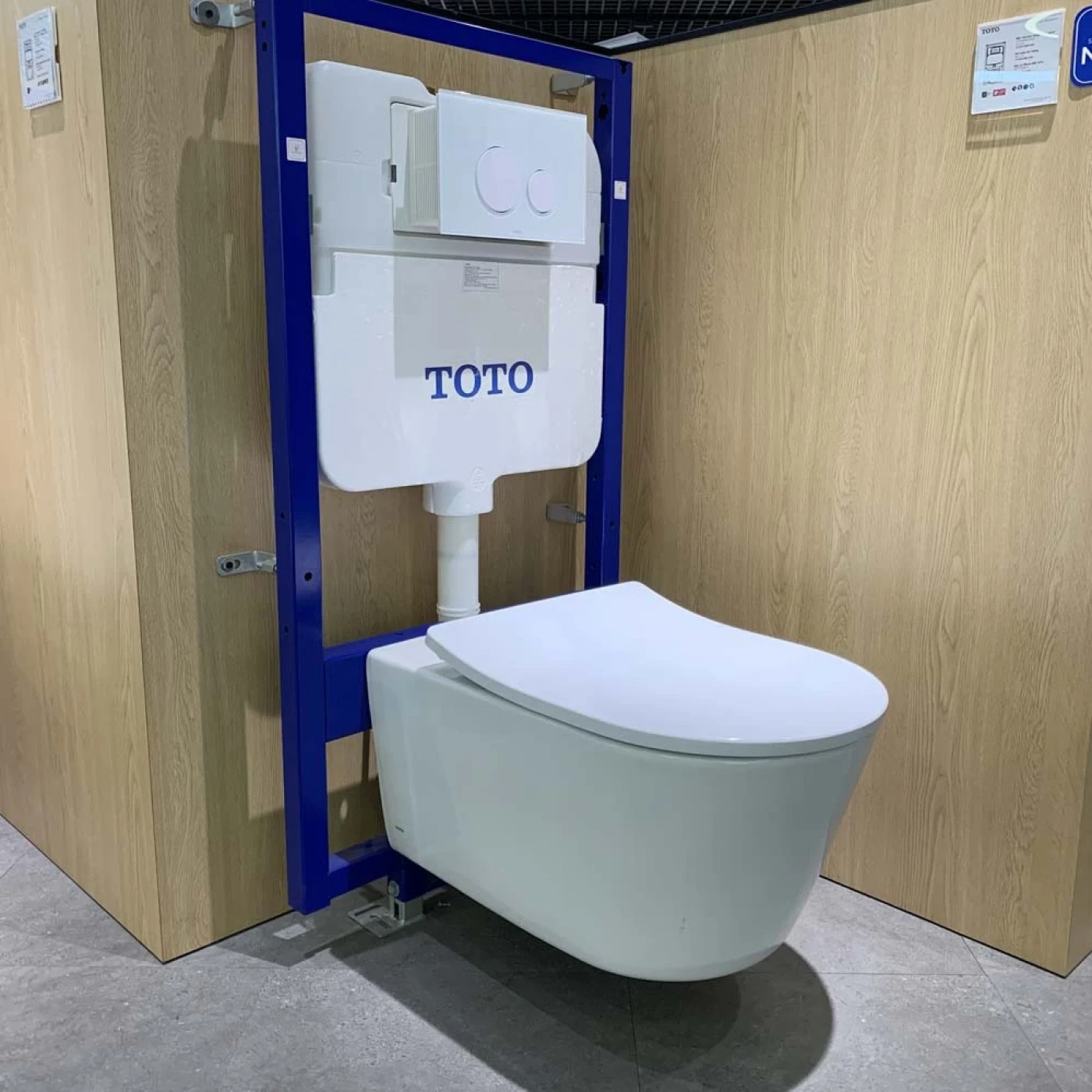 toto cw542me5u ket nuoc am tuong