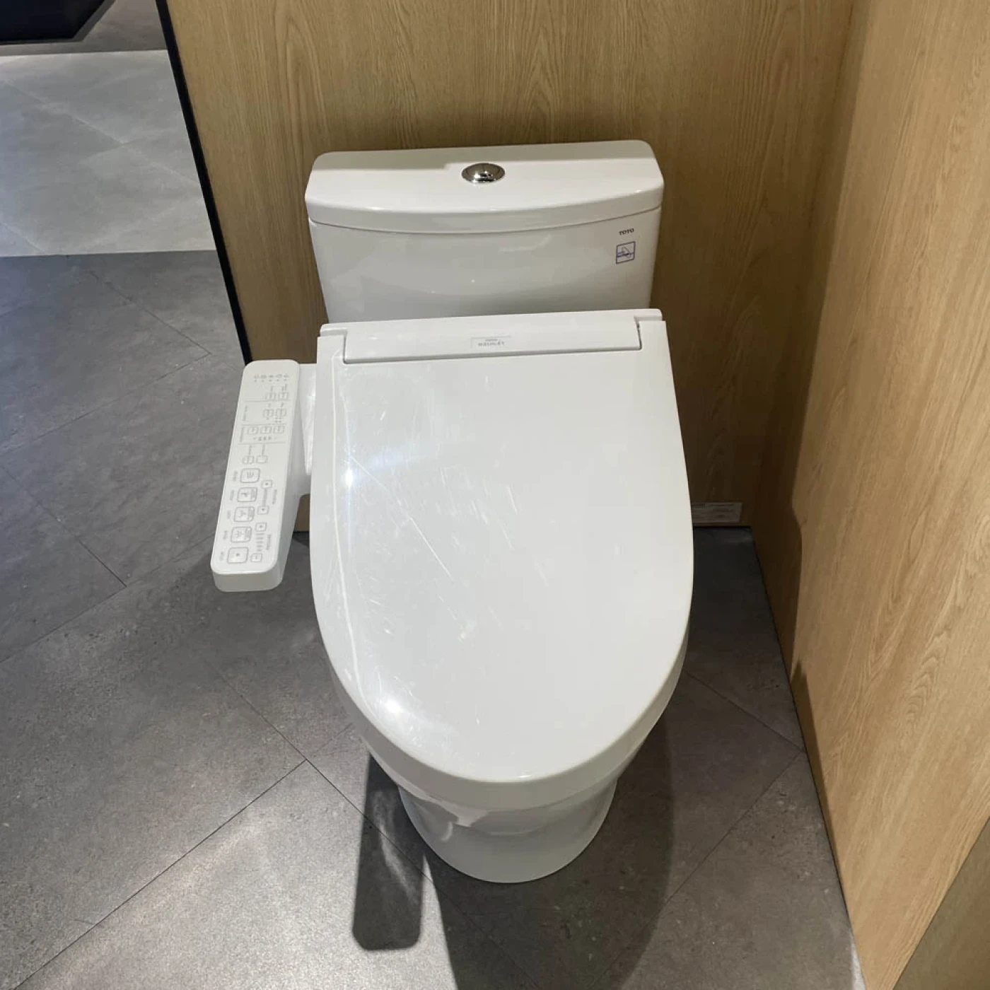 uu diem bon cau toto ms855cdw17 xw htt 1