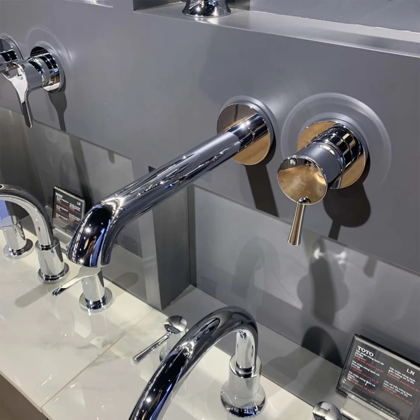 voi chau gan tuong toto tls02308b sang trong