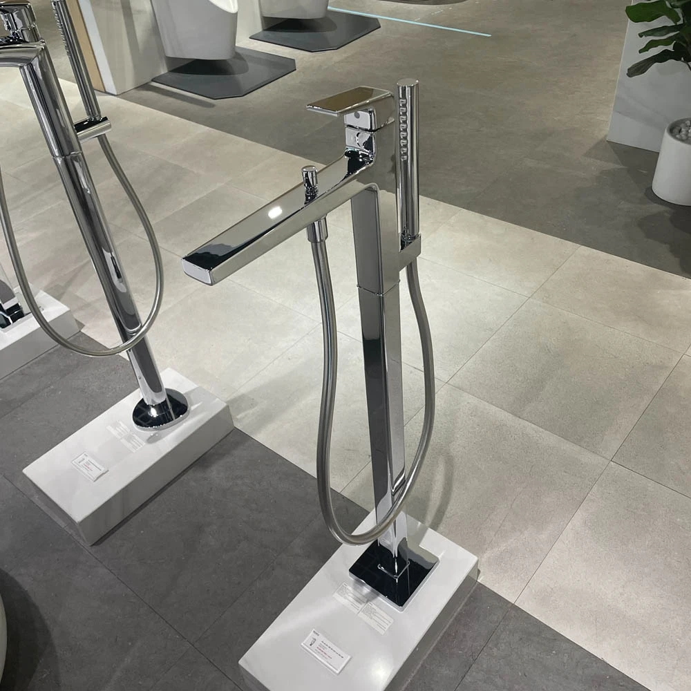 Ảnh Vòi sen bồn tắm TOTO TBG10306AA/TBN01105B 3