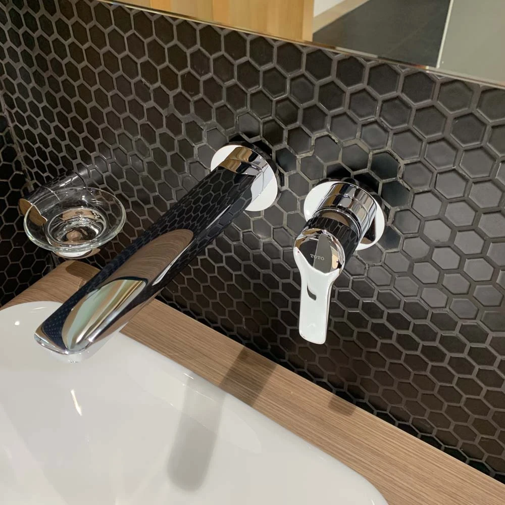 Ảnh Vòi chậu gắn tường TOTO TLG03308BB 3