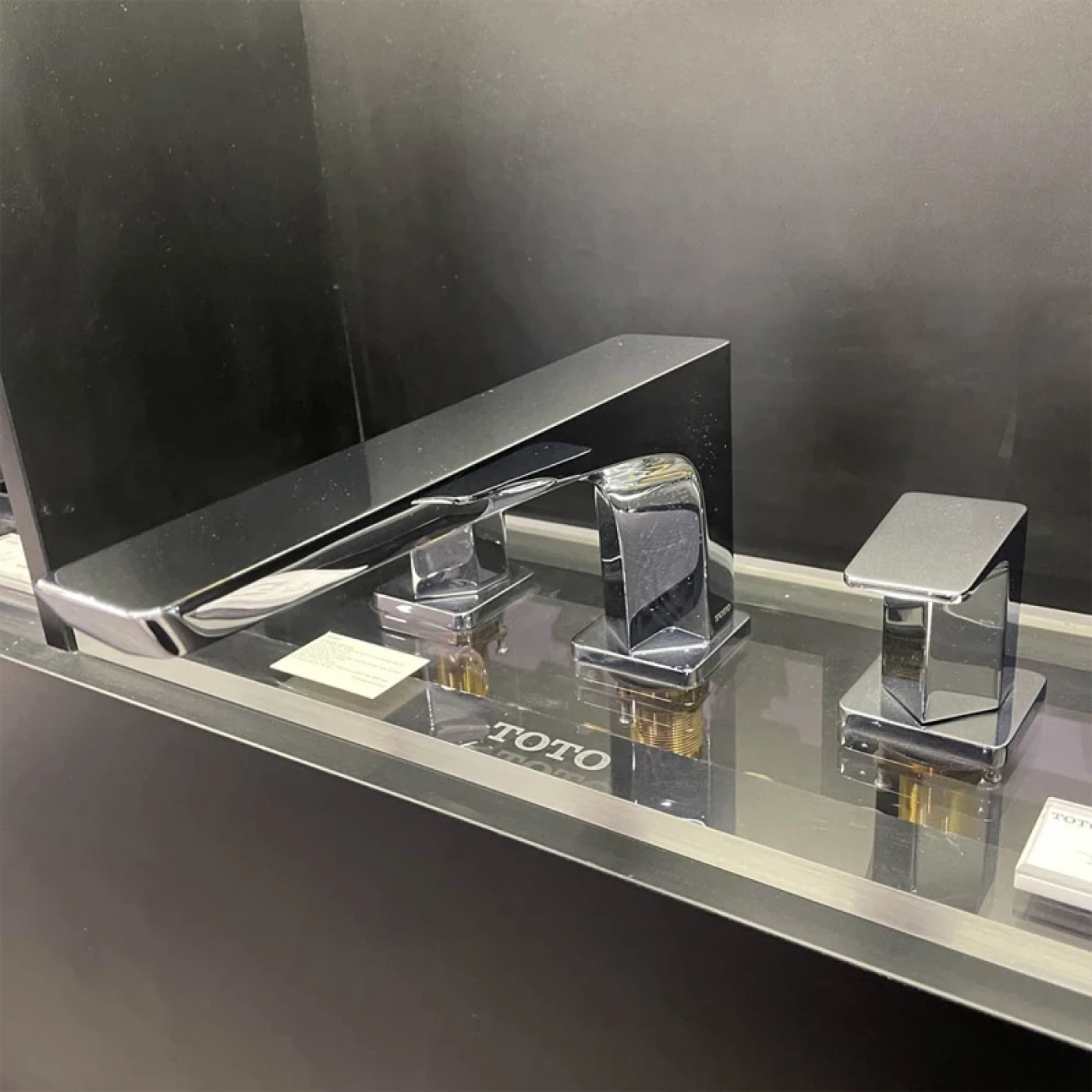 voi xa bon nong lanh toto tbg07201b sang trong