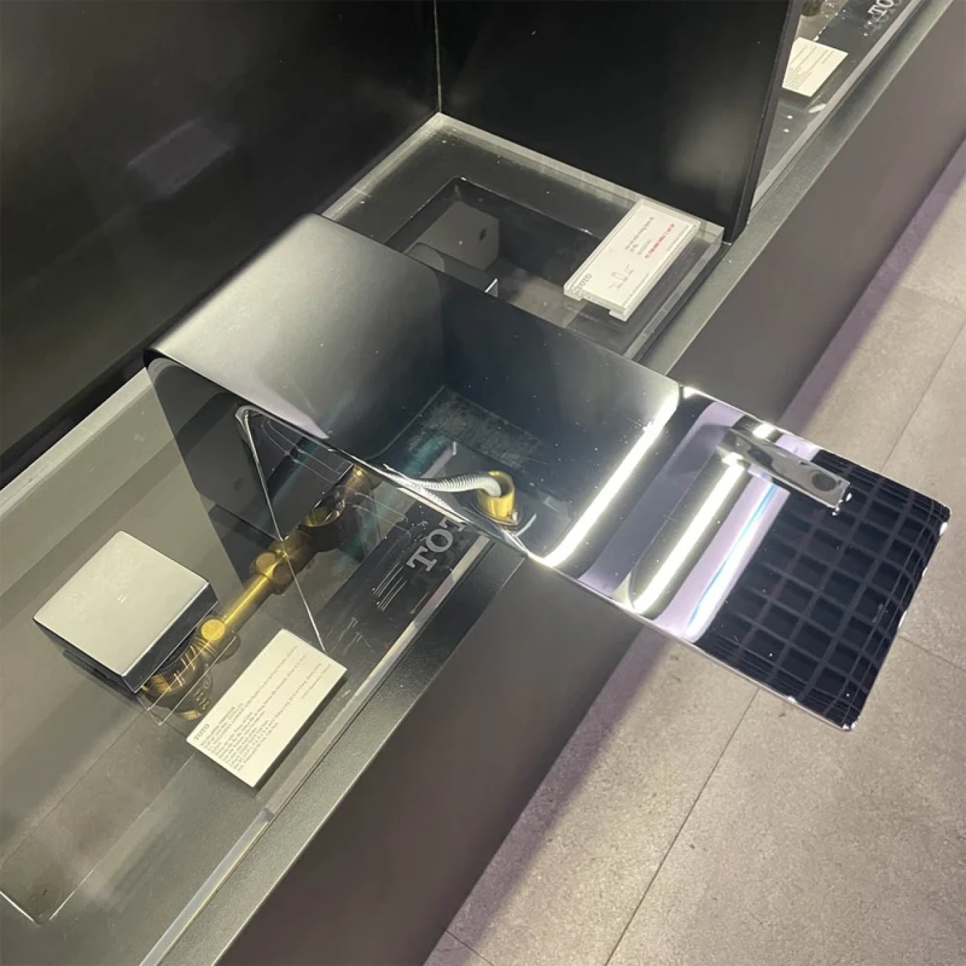 voi xa bon nong lanh toto tbp02201ba sang trong