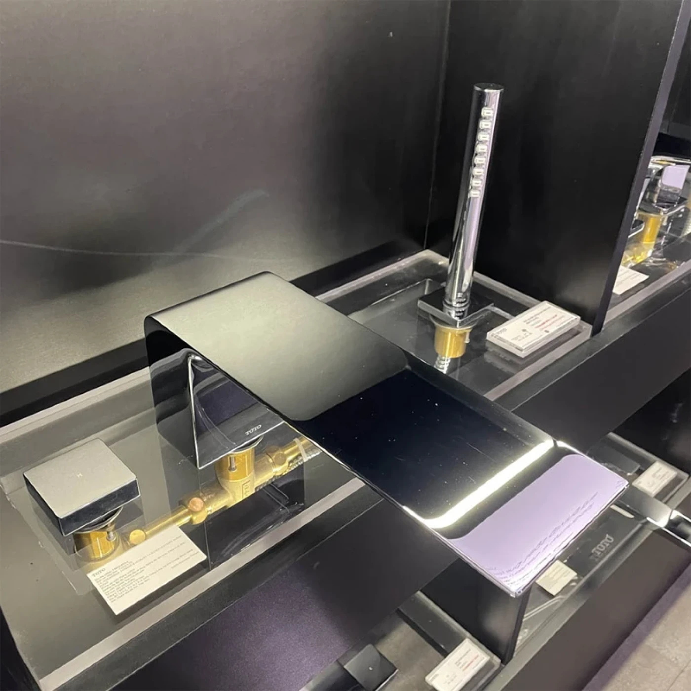 voi xa bon nong lanh toto tbp02202aa sang trong