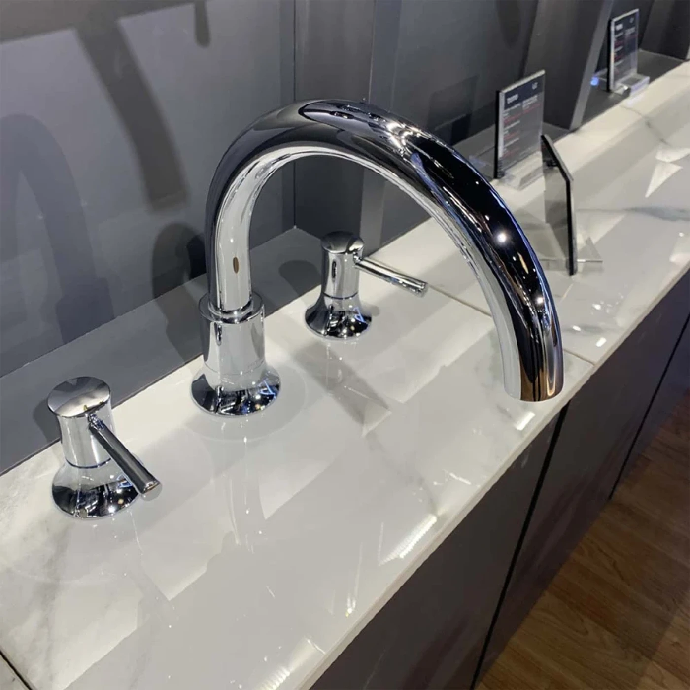 voi xa bon nong lanh toto tbs02201ba sang trong