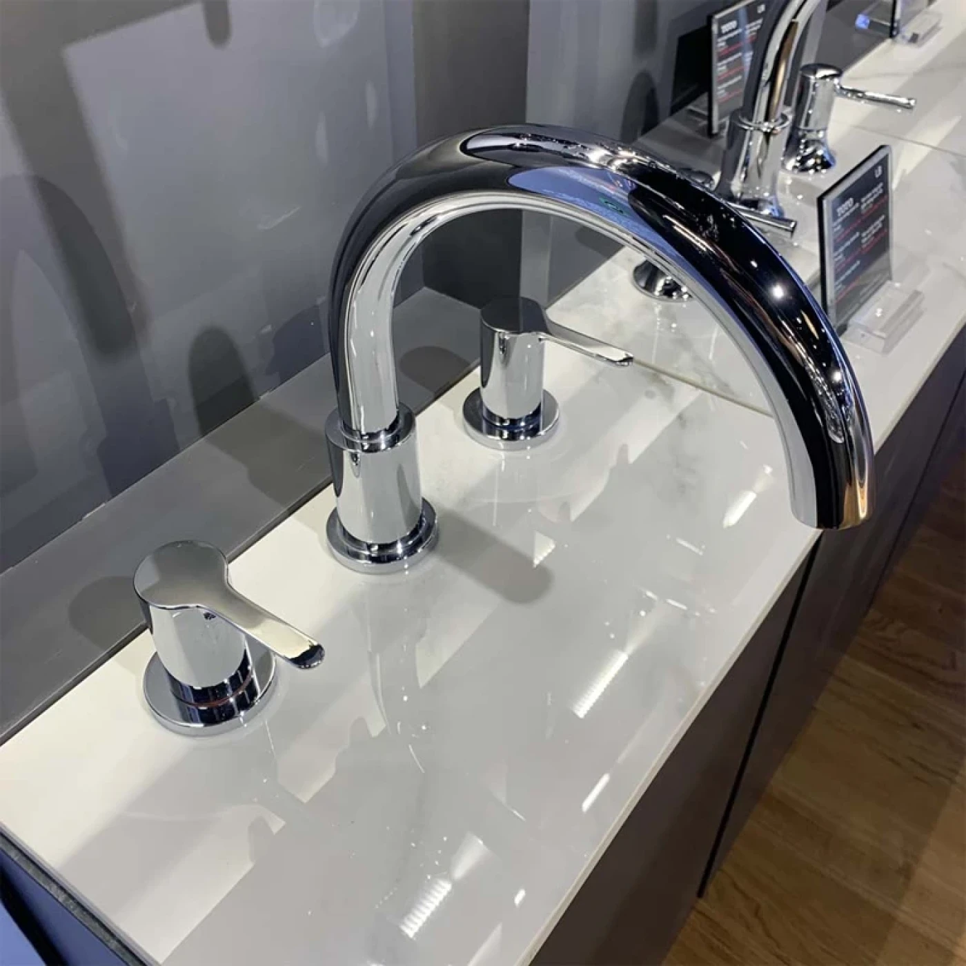 voi xa bon tam toto tbs01201ba sang trong