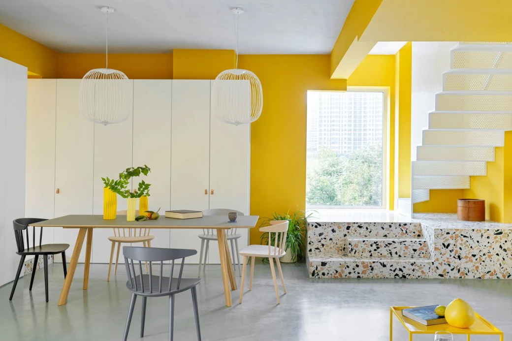 tuong nha mau vang nhat lat nen gach mau ghi xam