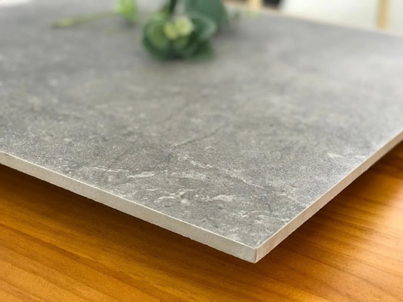 dac diem gach porcelain
