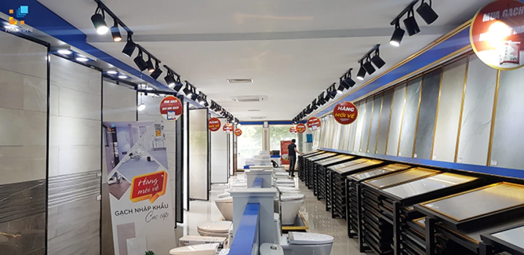 khu vuc trung bay gach op lat tai showroom hai linh