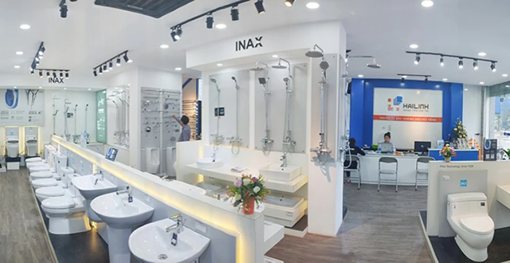 khu vuc trung bay thiet bi ve sinh tai showroom Hai Linh