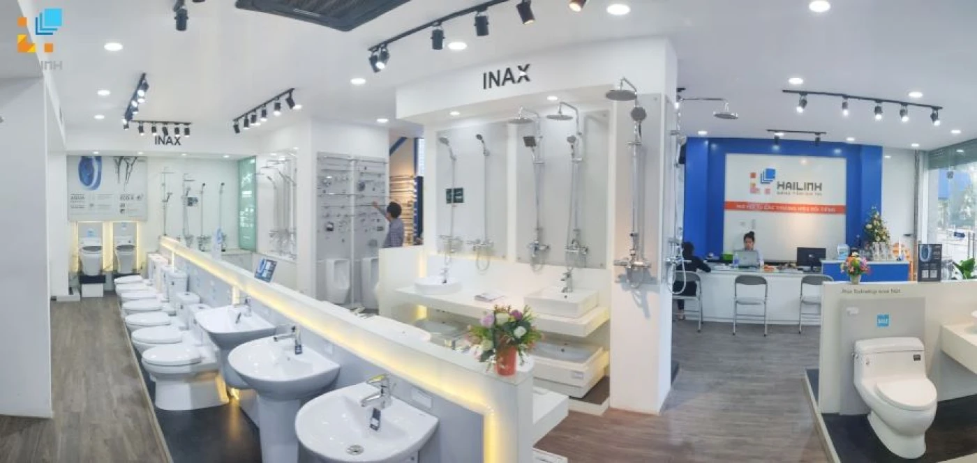 showroom hai linh trung bay thiet bi ve sinh inax