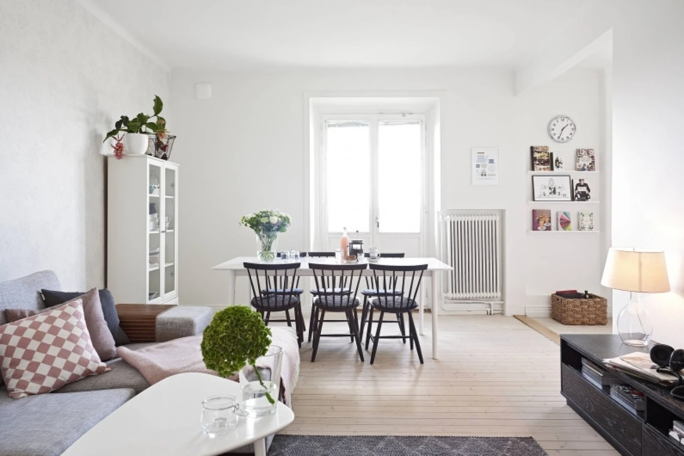 tuong mau trang phoi mau nen noi that