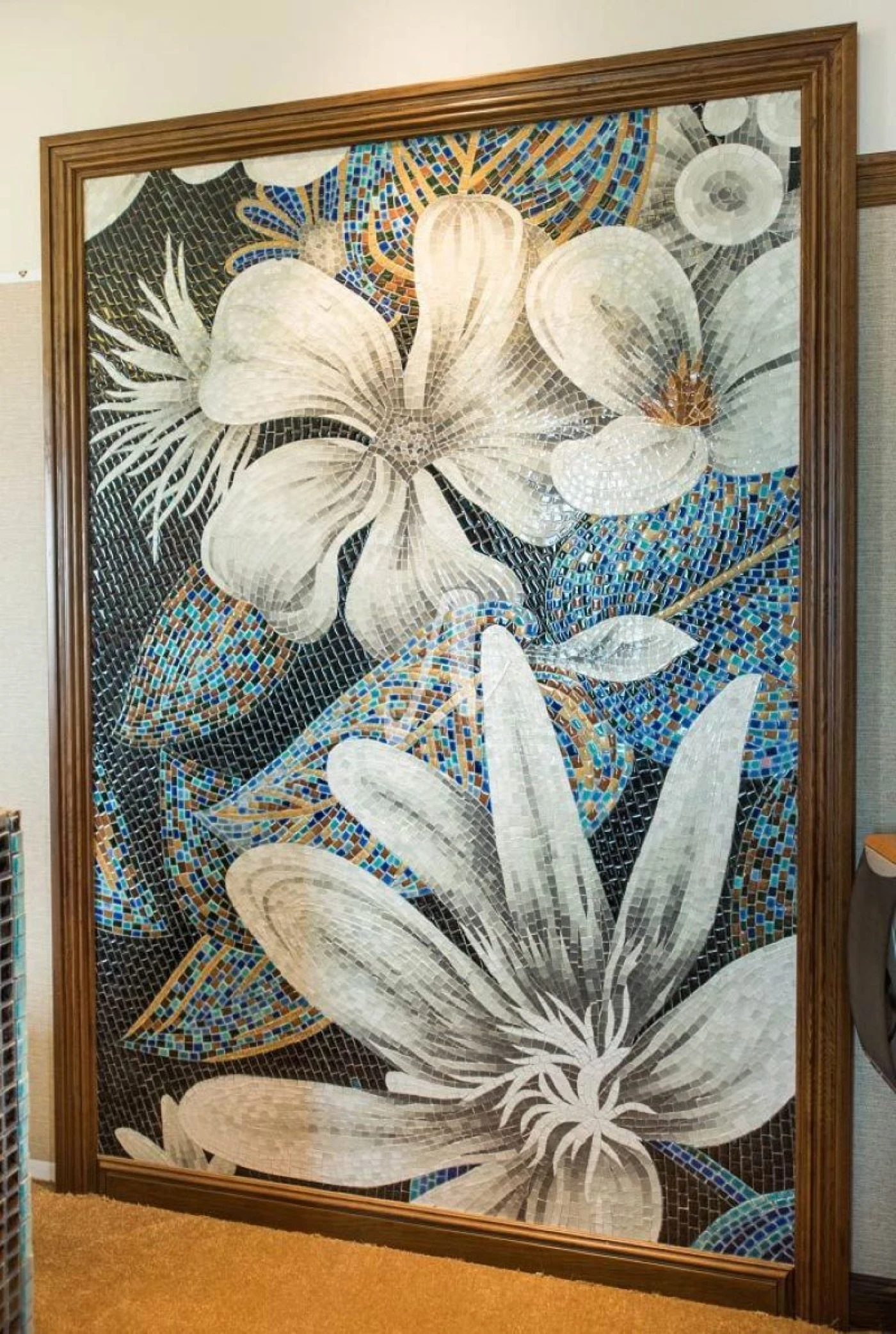 tranh mosaic hoa trang trang tri noi that