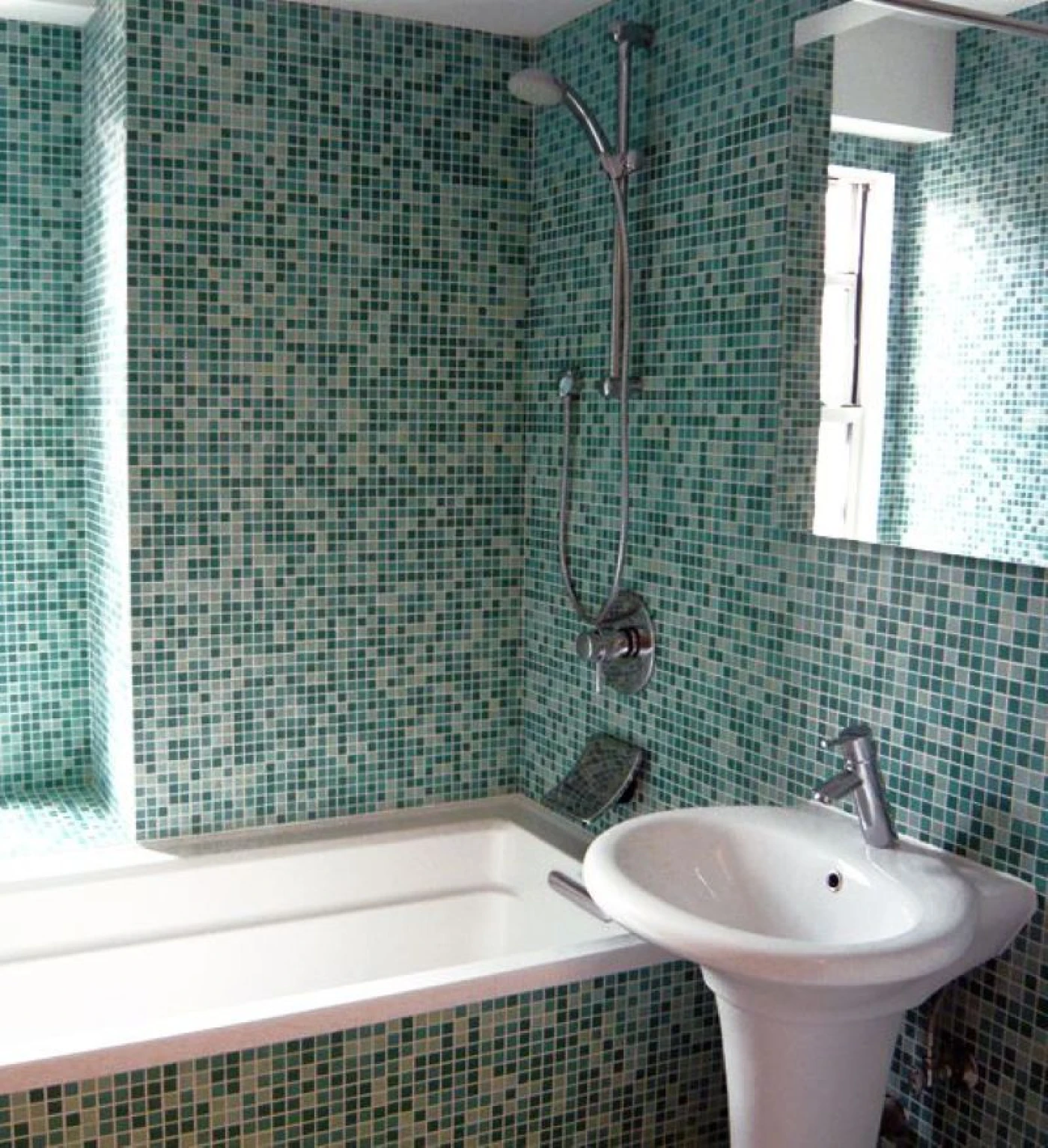 gach mosaic HLMST330333 op tuong phong tam