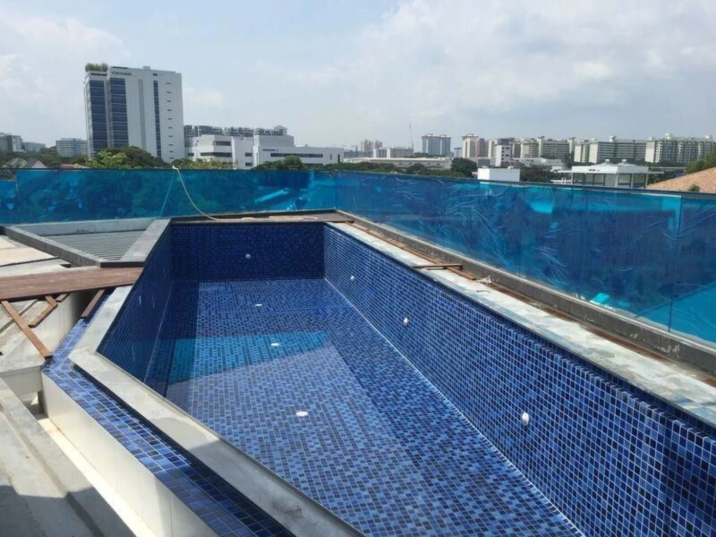 gach mosaic men gom ran trang tri be boi