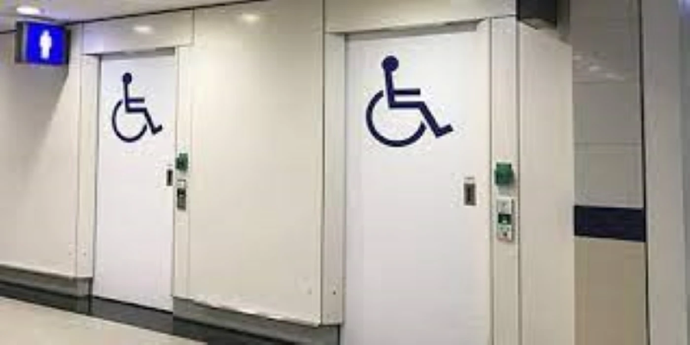 chua ra vao nha ve sinh cho nguoi khuyet tat