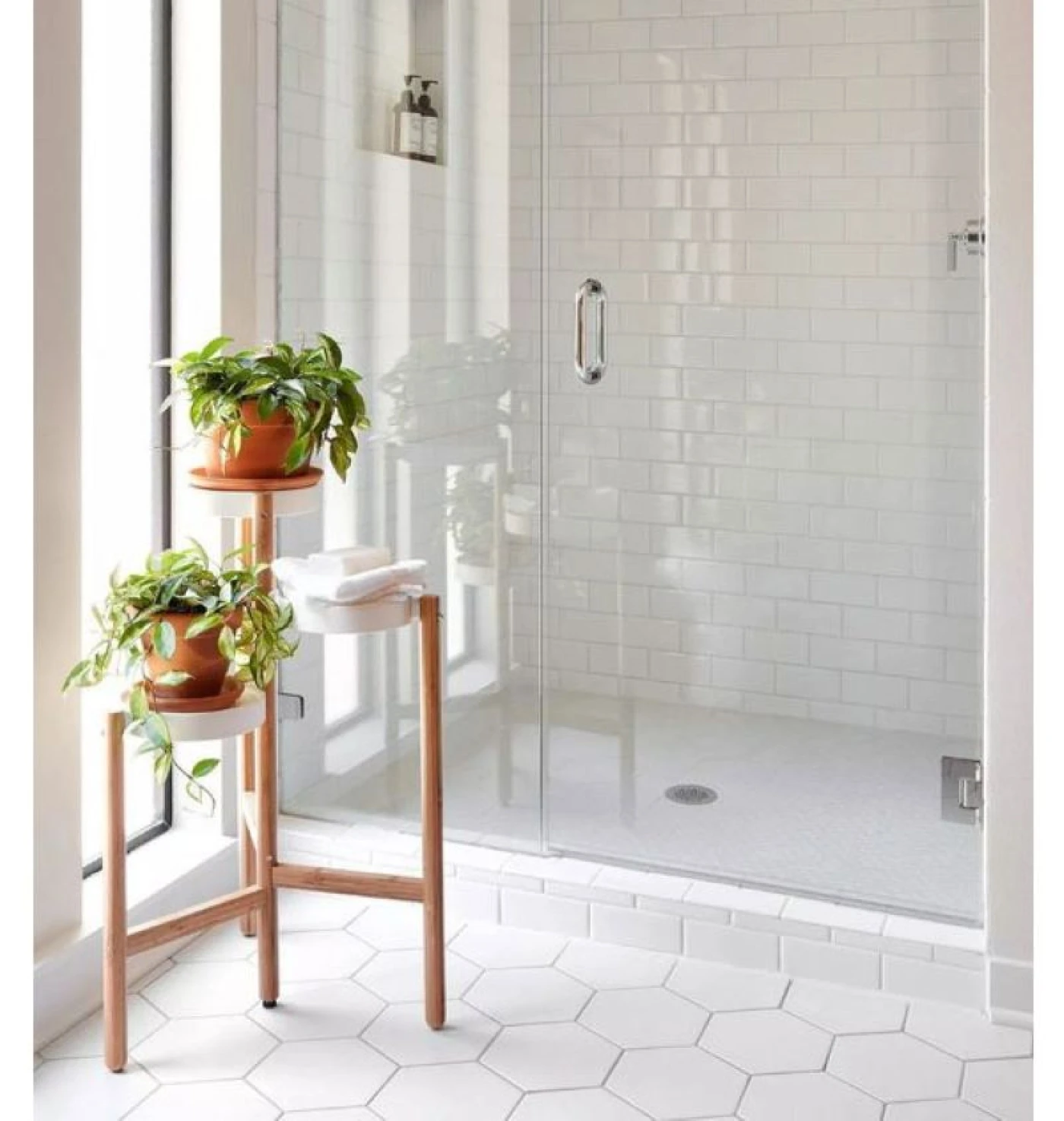 gach lat nen nha tam chong tron anh 24