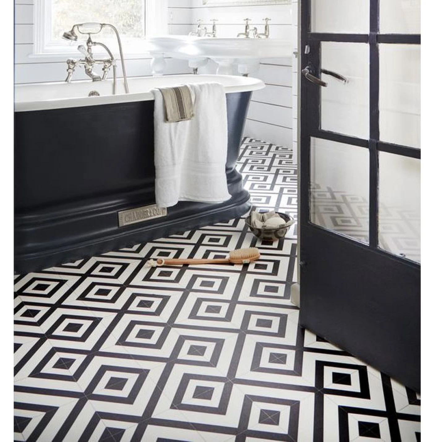 gach lat nen nha tam chong tron anh 31