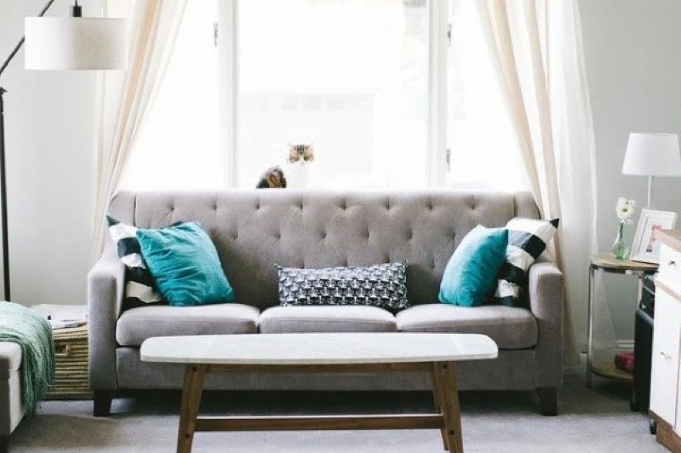 khong dat sofa vao cua so