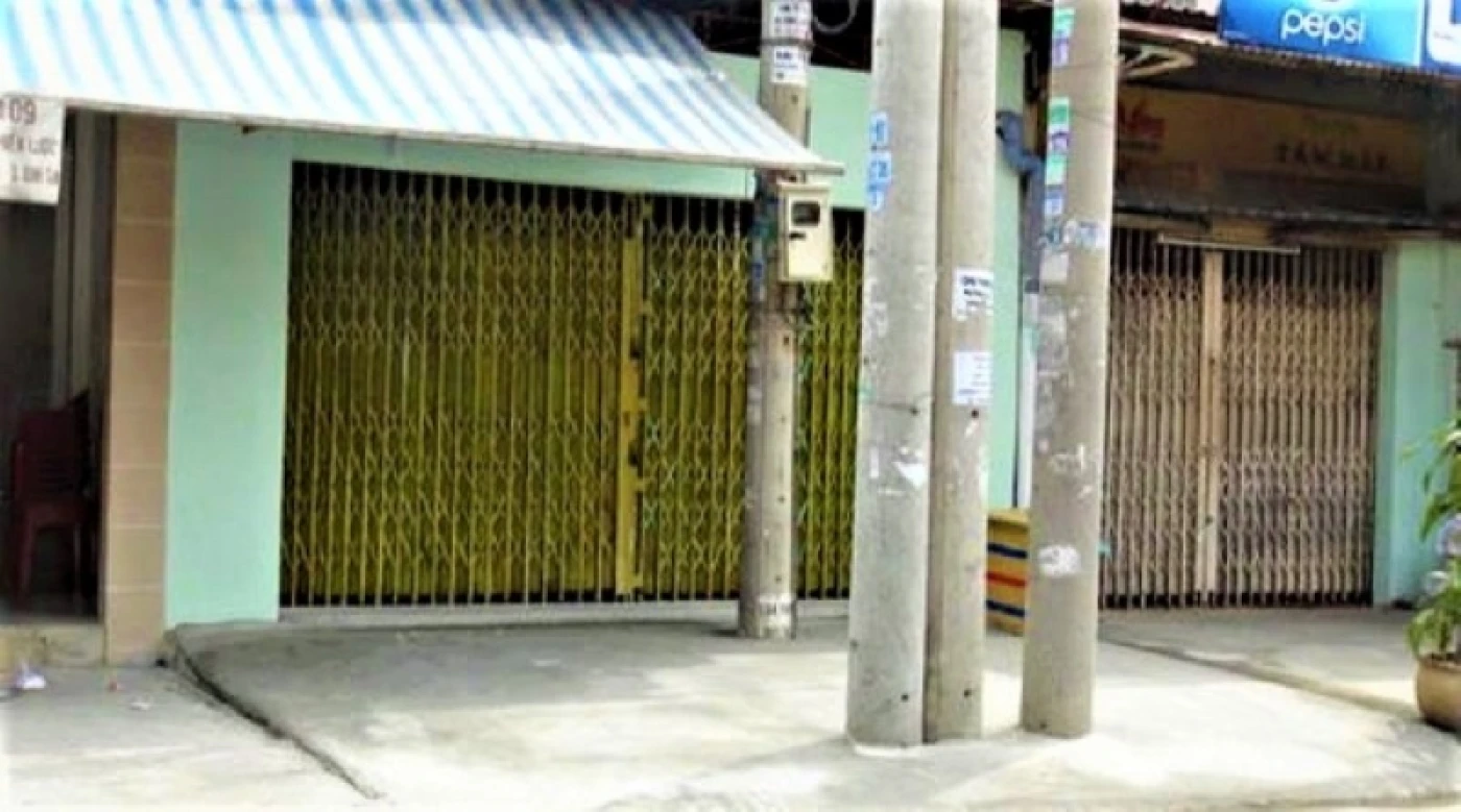 khong de cay to hoac cay cot dien truoc nha