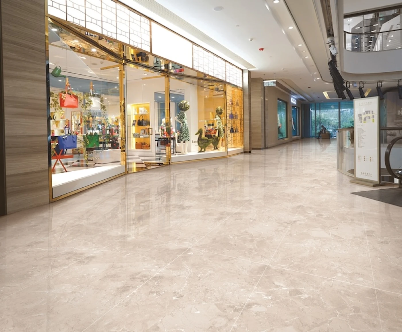 gach lat nen trung tam thuong mai