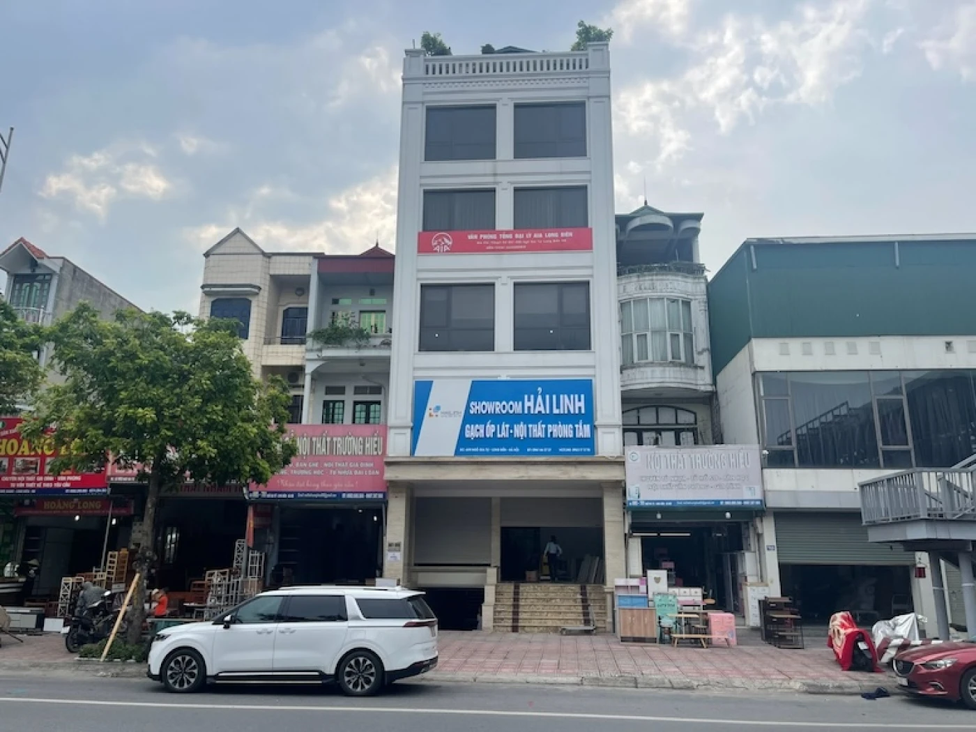 showroom hai linh ngo gia tu long bien