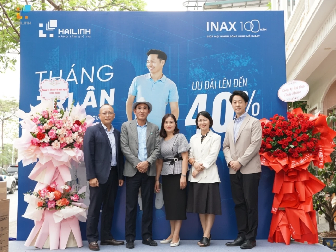 trao giai su kien thang tri an inax 1