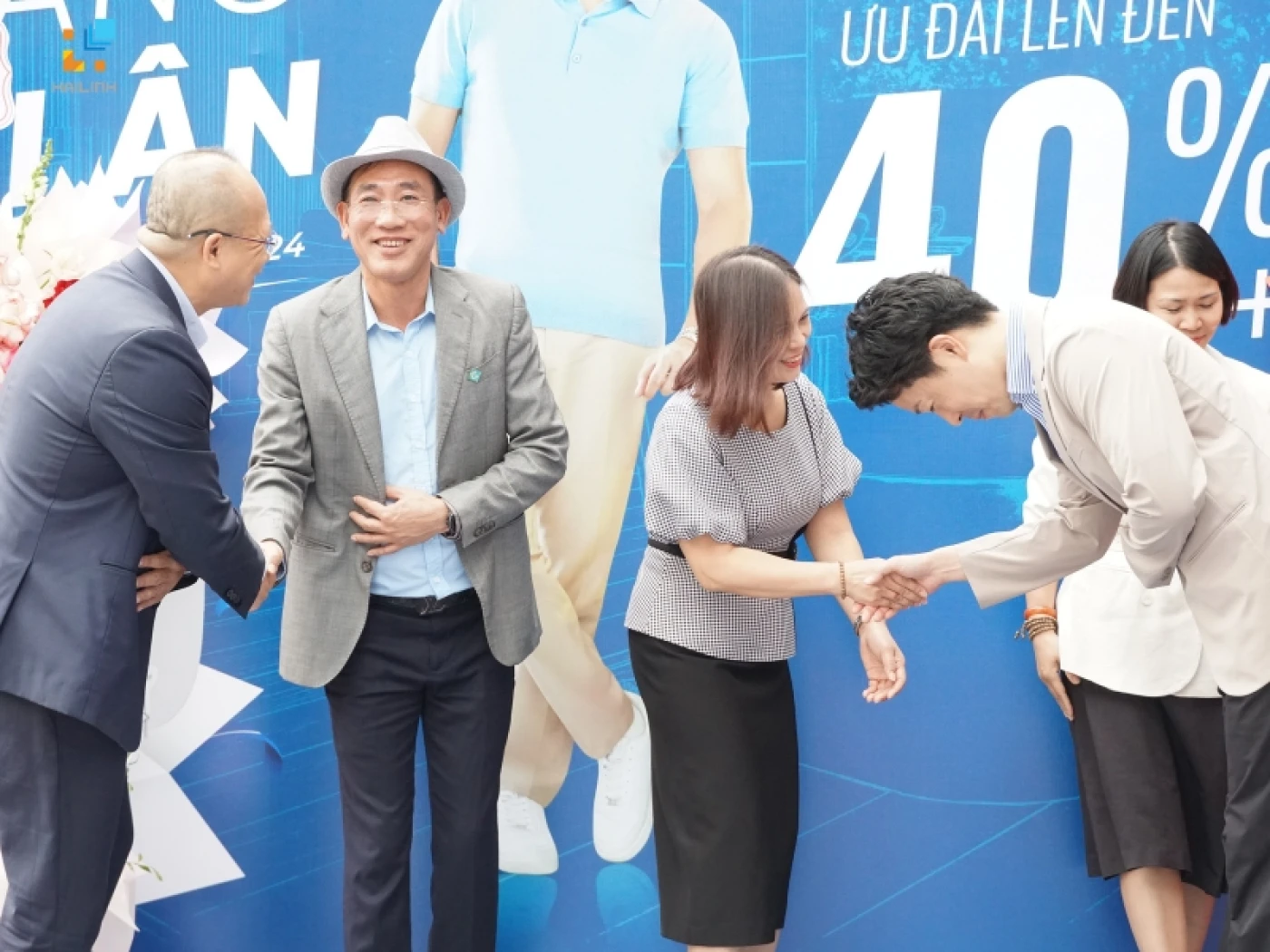 trao giai su kien thang tri an inax 2