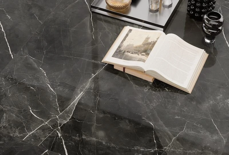 mau gach van da marble mau den sang trong