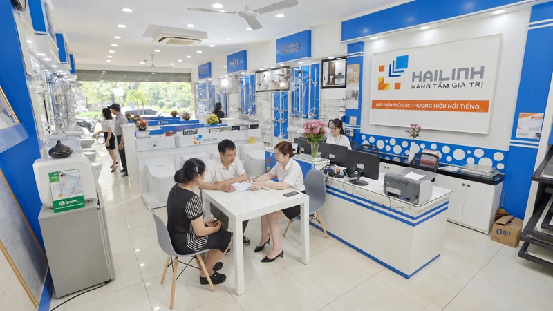 ben trong showroom hai linh