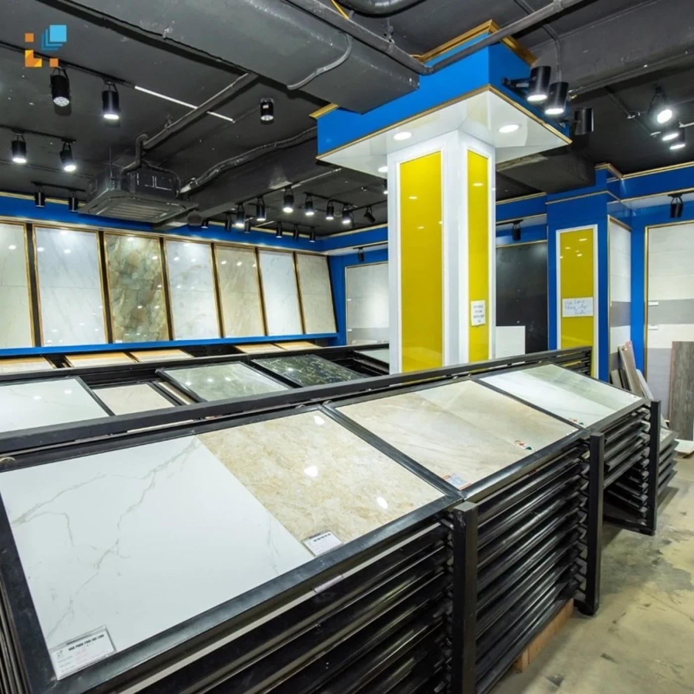 gach nhap khau tai showroom hai linh