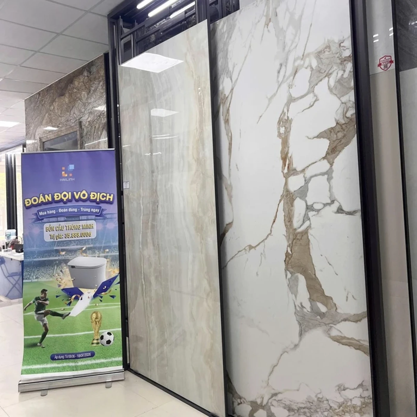 khong gian showroom