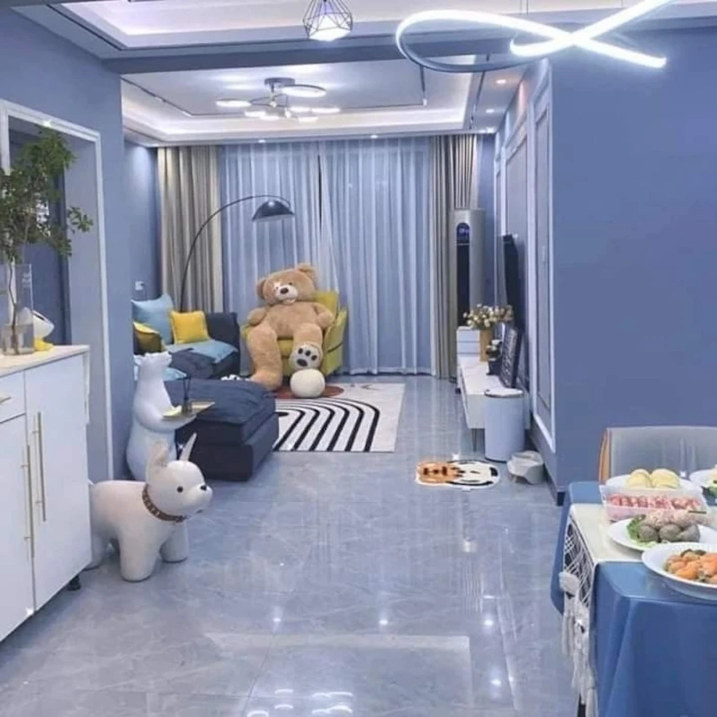 gach nen xam ket hop son tuong mau xanh duong phong be trai