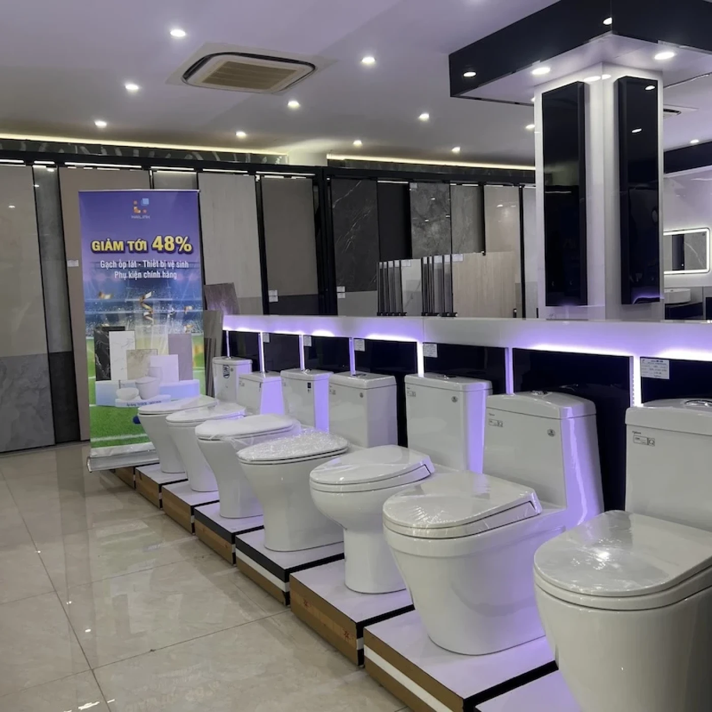 khong gian trung bay tai showroom ha dong