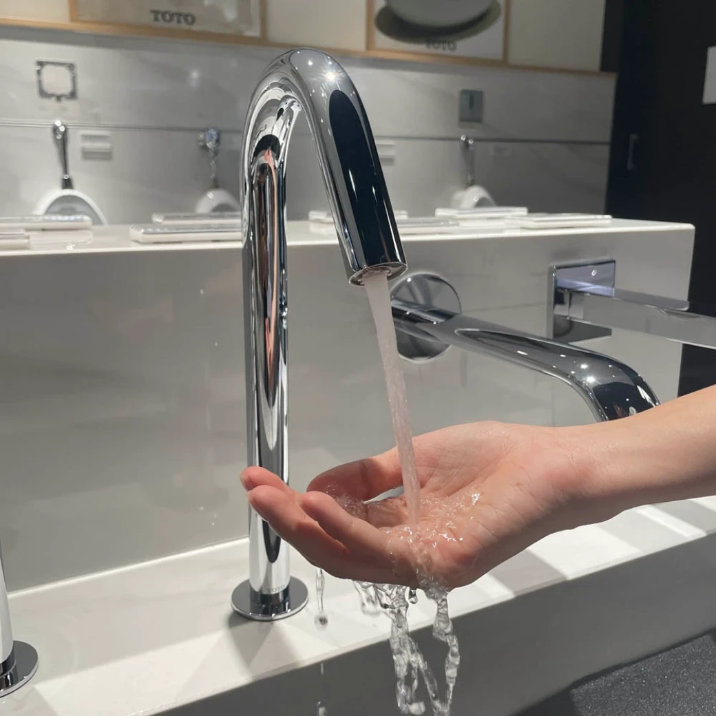 voi-cam-ung-tu-dong-toto-tle26008v