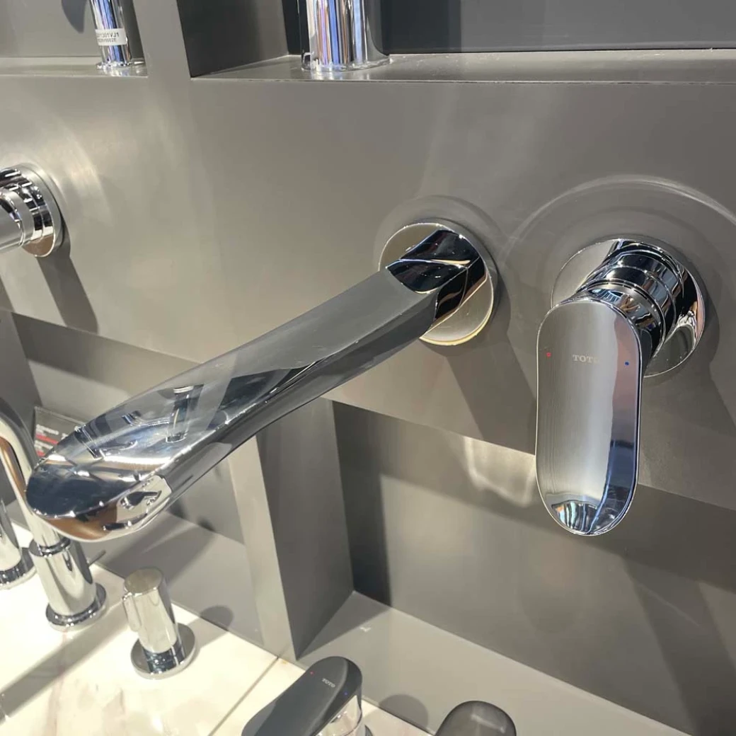 voi-chau-gan-tuong-toto-tlg01311bb