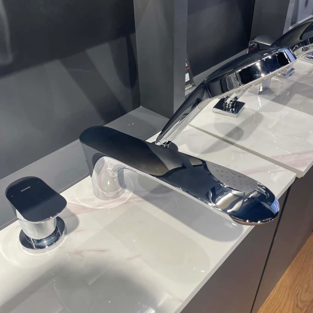 voi-chau-gan-tuong-toto-tlg01311bb