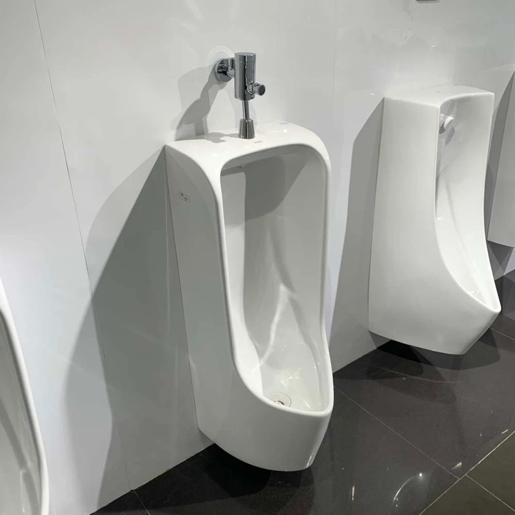 tieu-nam-treo-tuong-toto-ut500t